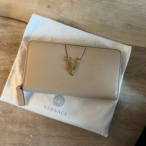 VARSACE VIRTUS LONG WALLET - Includes dust bag and box